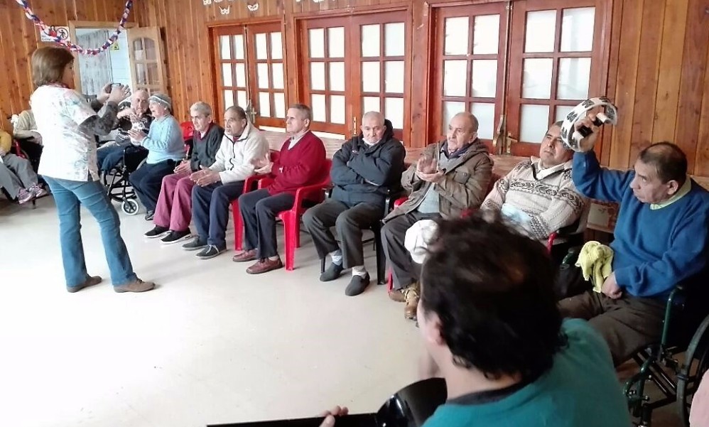 Jóvenes de Paillaco desarrollan Voluntariado Intergeneracional en Hogares de Ancianos 