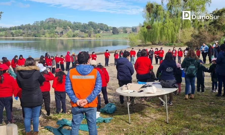 Éxito total: casi cien personas participaron en el Día de Limpieza de Playas en Futrono