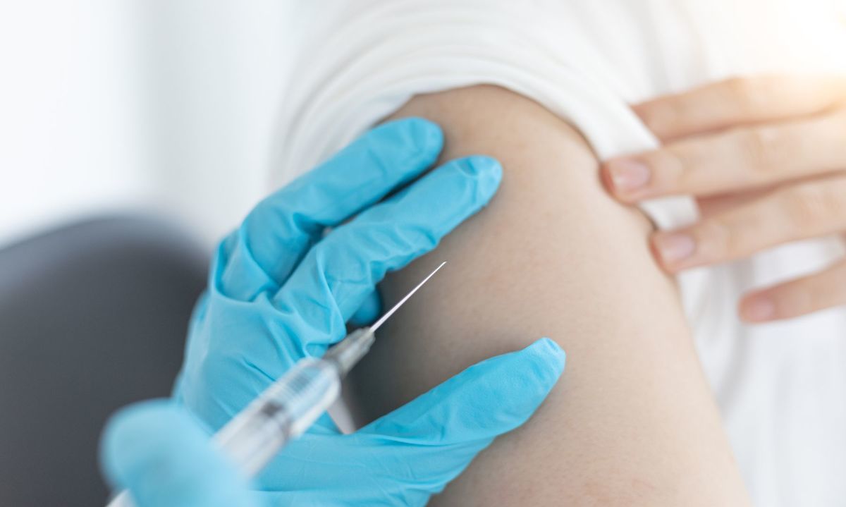 Revisa los puntos de vacunación habilitados contra la Influenza y Covid-19 en Valdivia